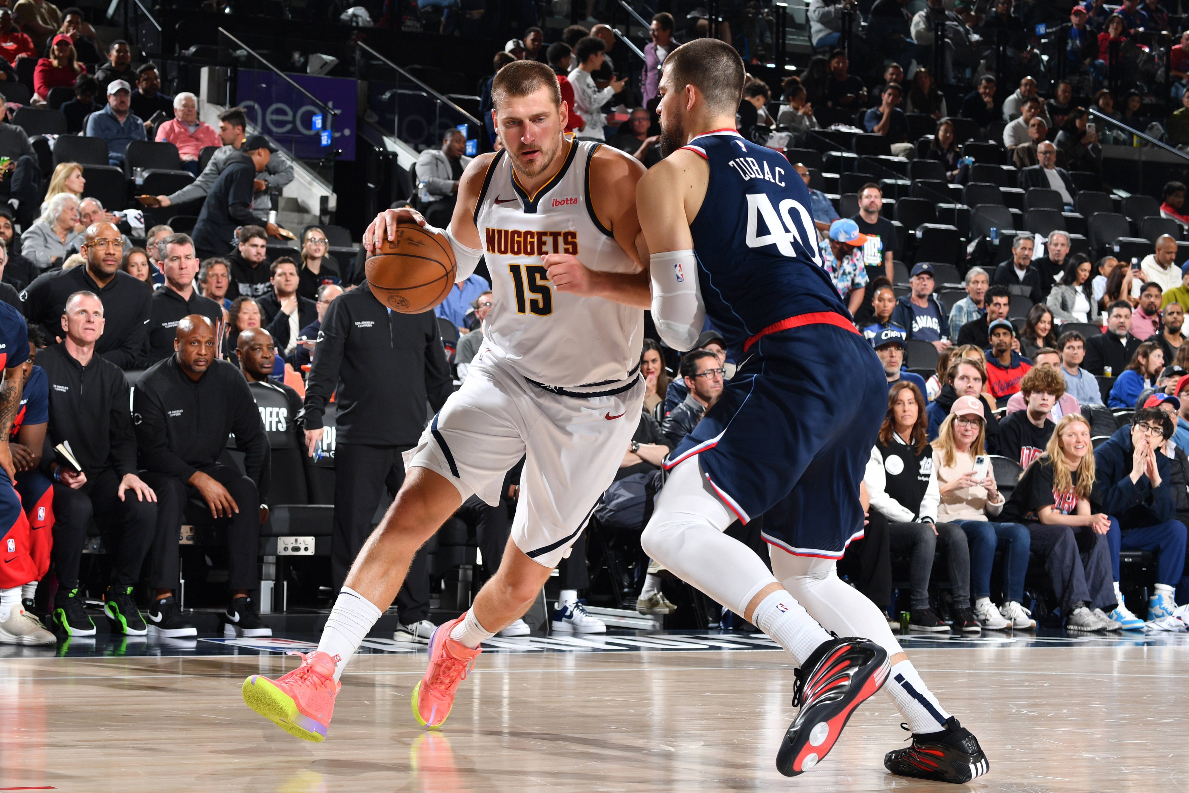 深圳队碾压江苏队，约基奇状态火热的简单介绍