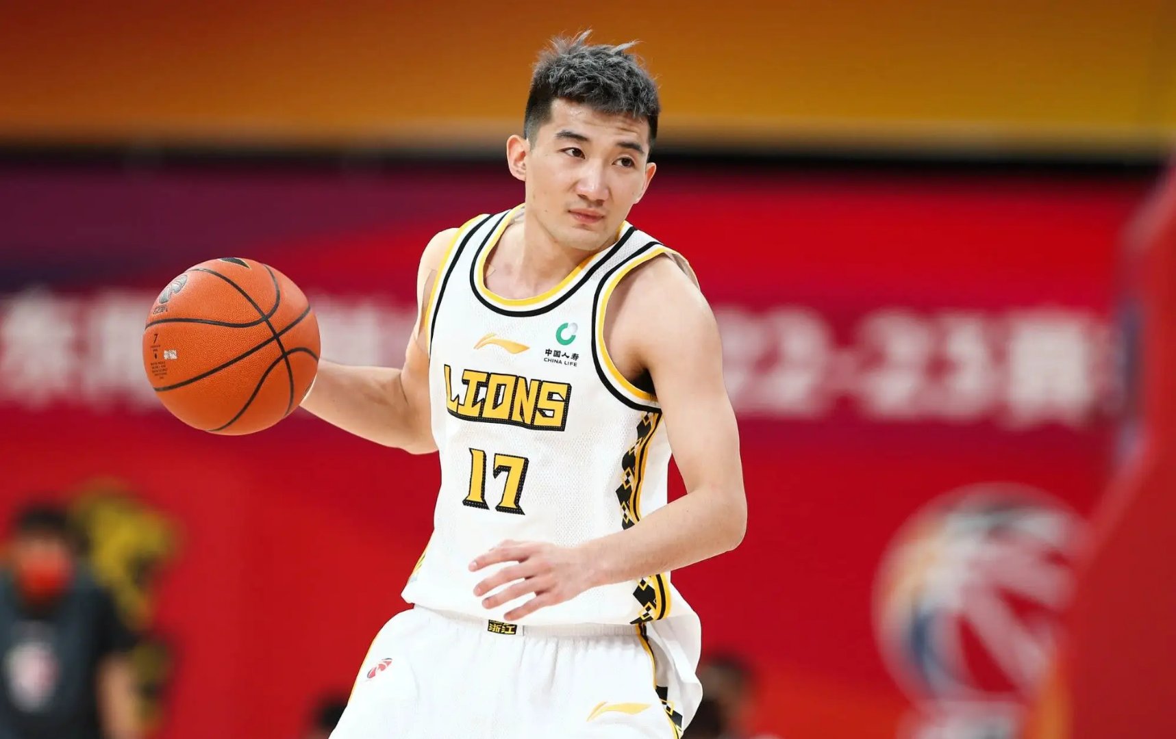 上海队险胜吉林队,孙铭徽状态火热 上海队险胜吉林队,孙铭徽状态火热