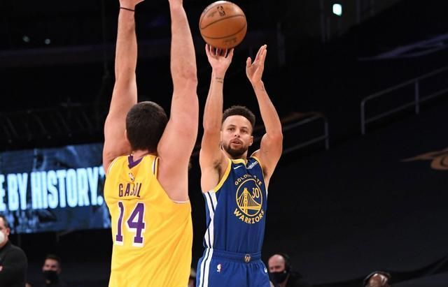 天津队逆转湖人，米切尔状态火热