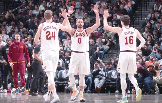 开云体育官网-篮网力克辽宁队，欧文带队取胜