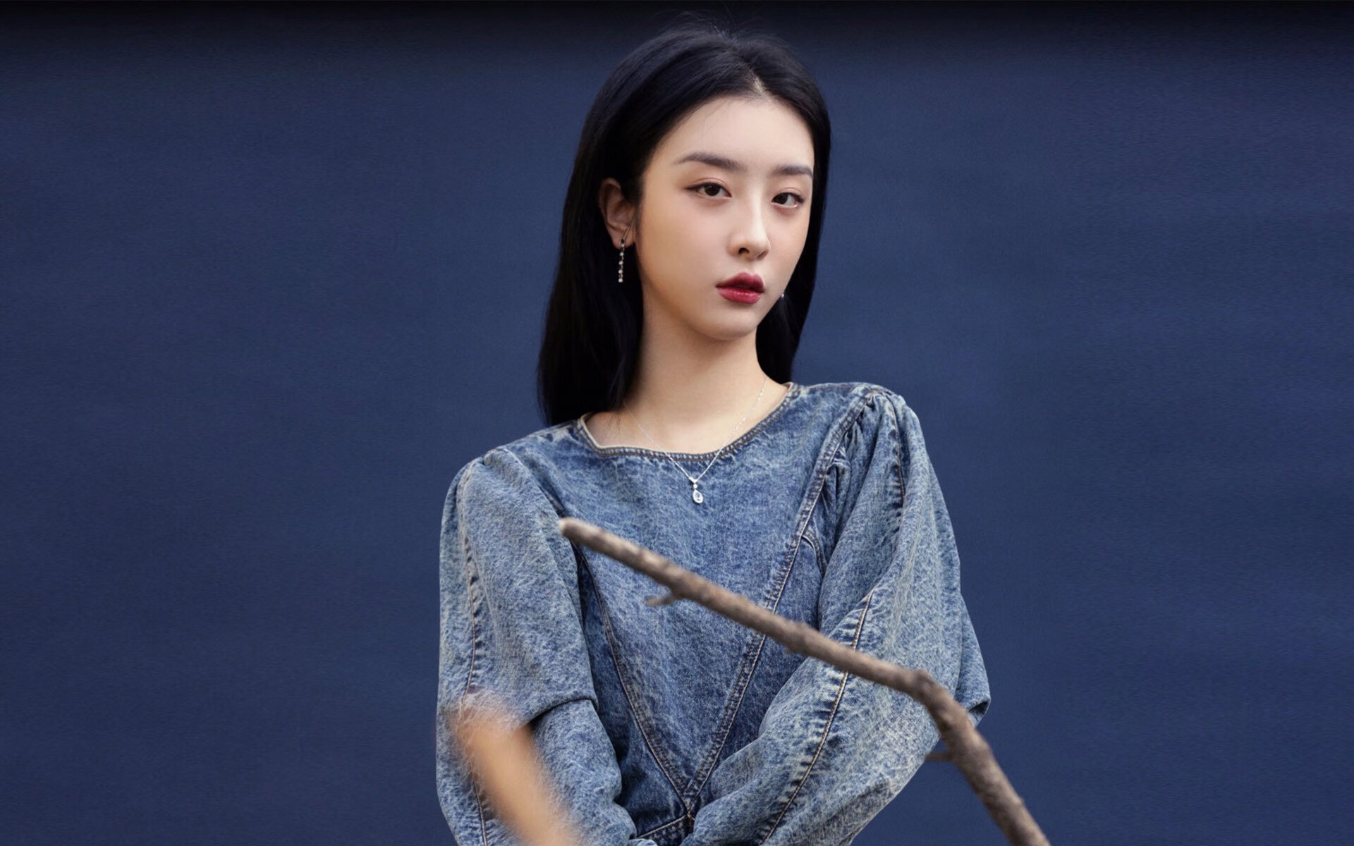 绿茵场上的艺术，篮球馆里的硝烟，双线战役中的英雄主义