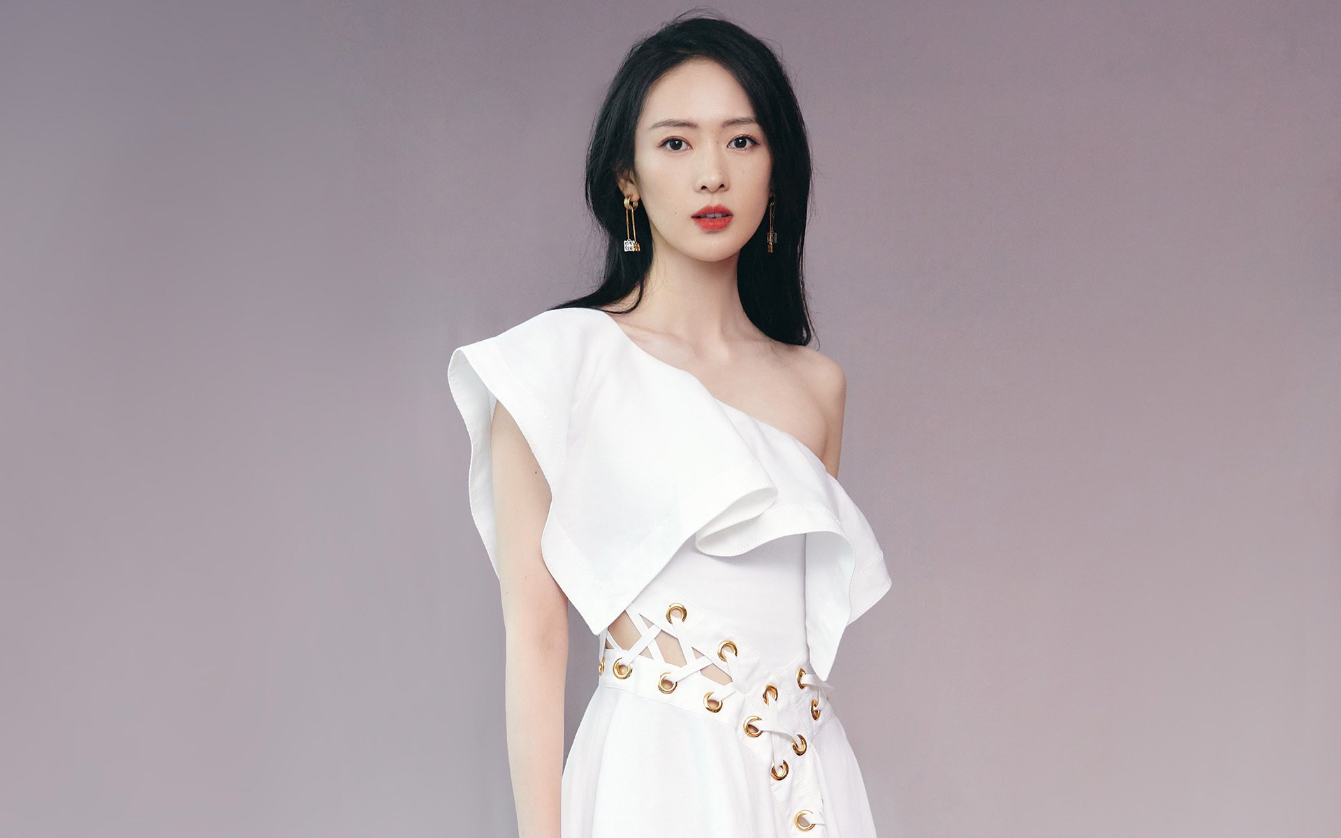 隔空对决，湖人的铁壁与格林的火刃