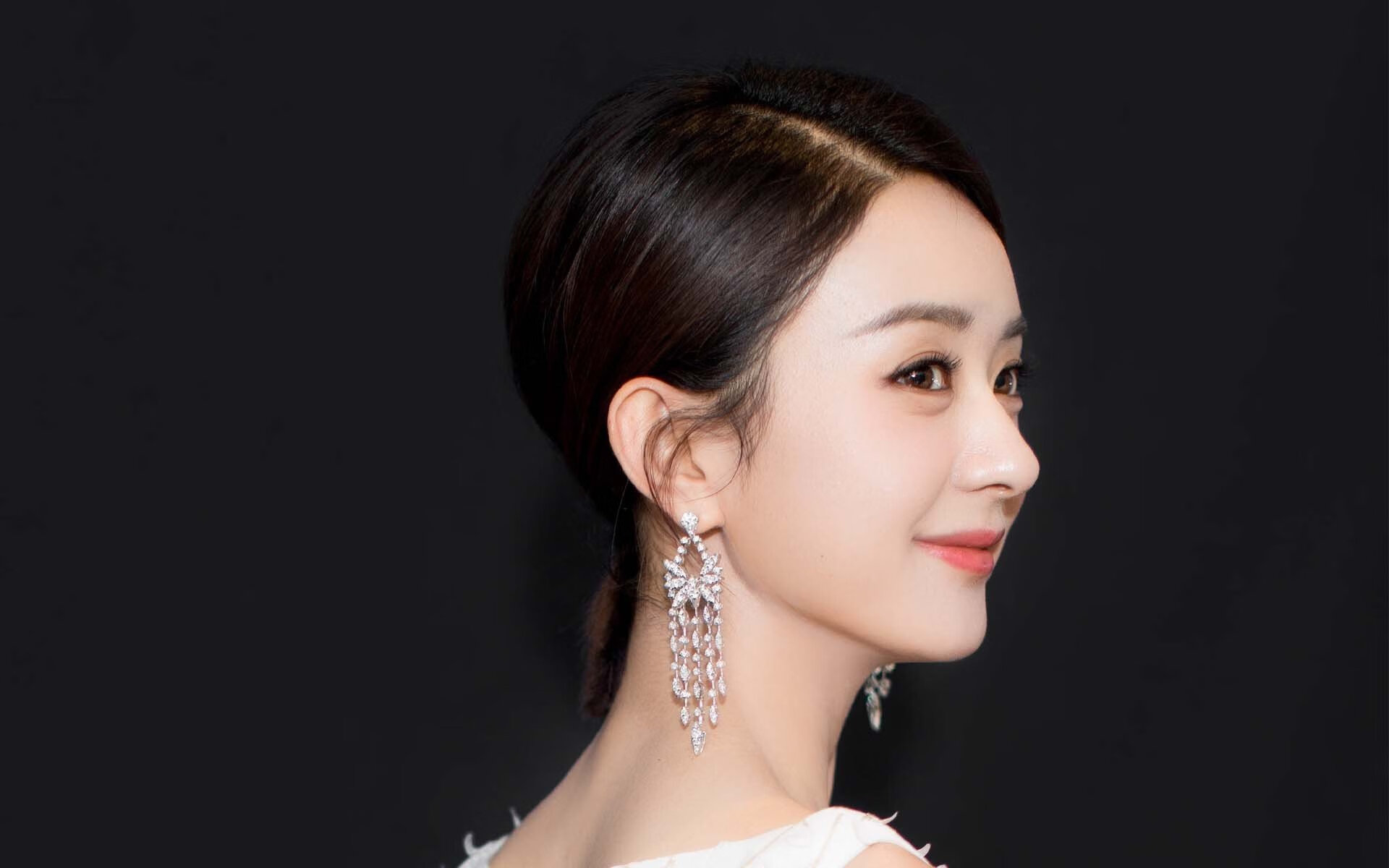 开云体育登录-三分线外的盾牌，小贾伦·杰克逊如何用错位哲学统治NBA总决赛之夜